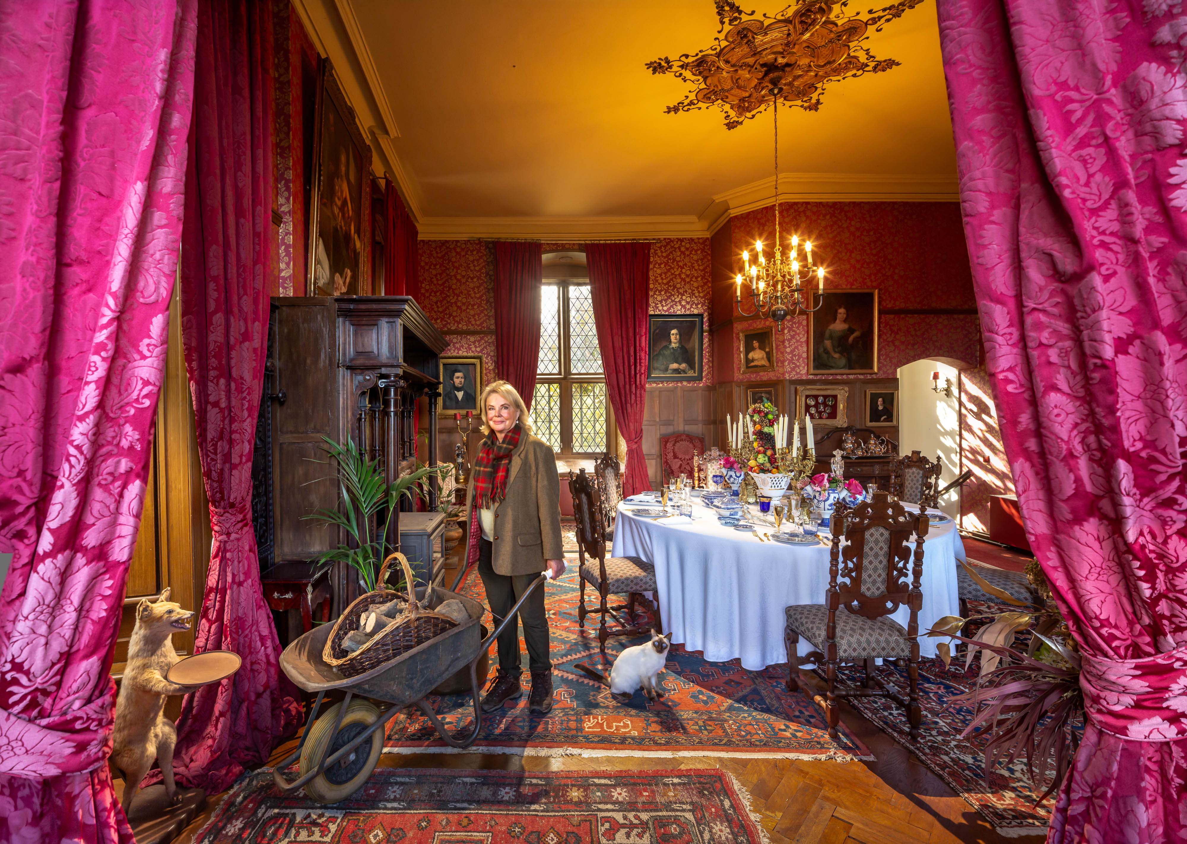 Kasteelvrouwen.     Karin de Rouw van Kasteel Vorden, in Vorden. / LINDA.