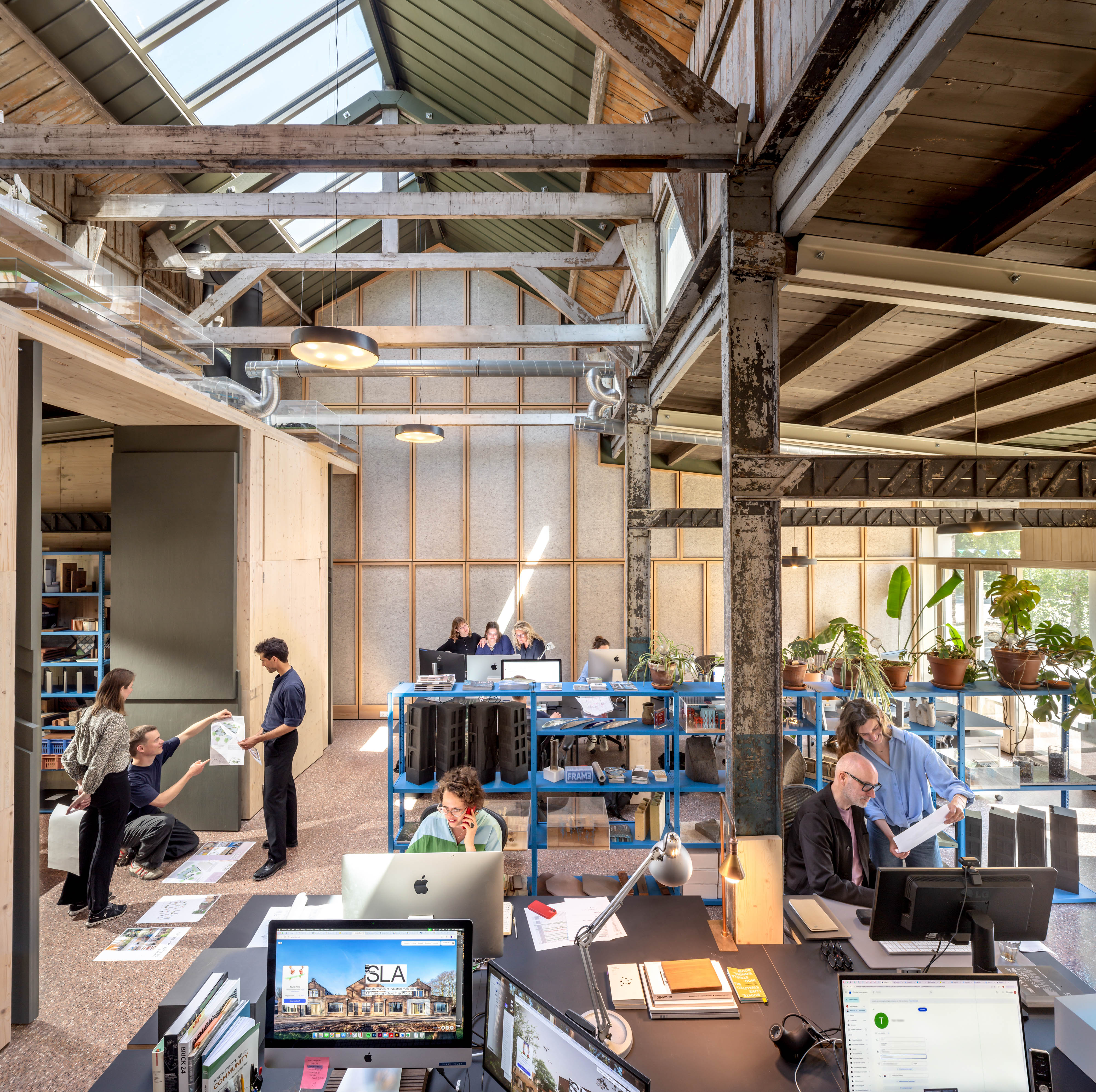 Teamfoto in de nieuwe behuizing / Bureau SLA