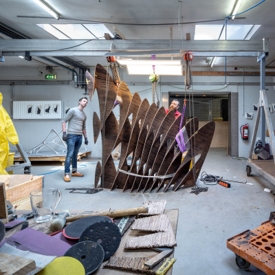 Joris en Rasmus in de werkplaats. / Elsevier